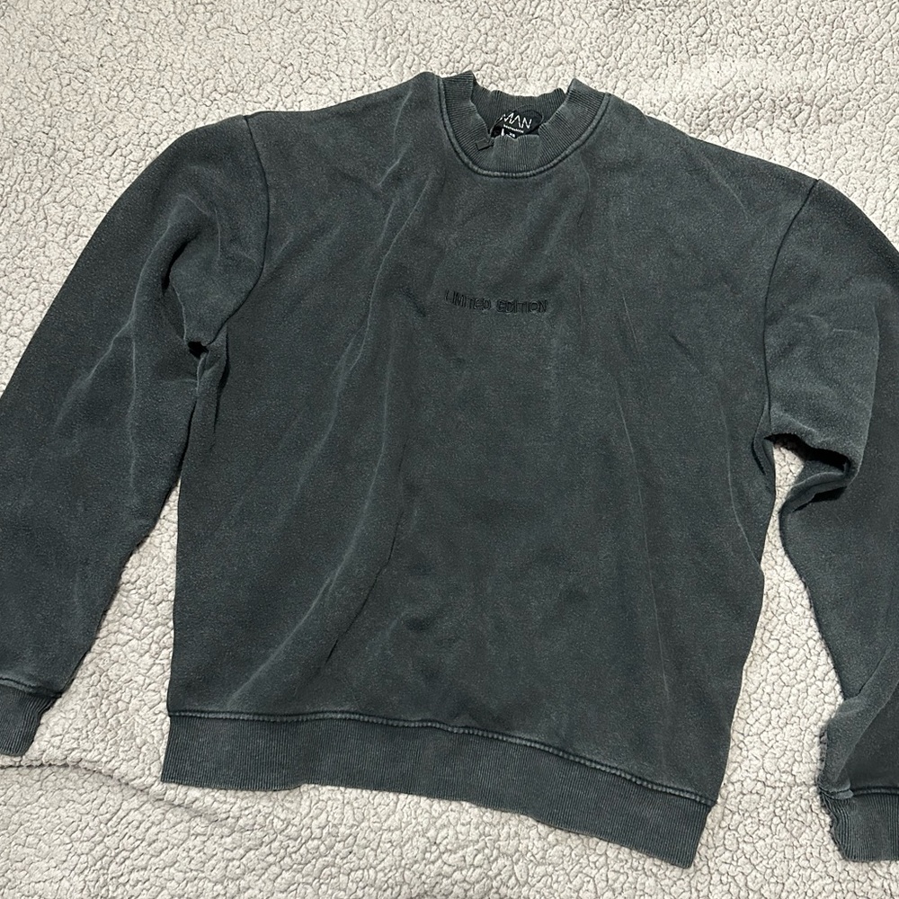 Boohoo Gray Crewneck Sweater Soft Ribbed Cuffs